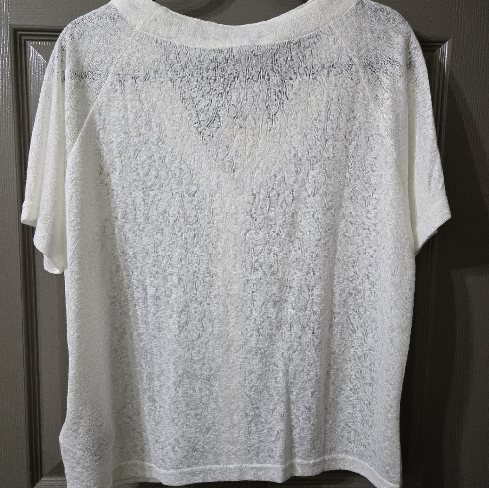 White Button-Up Top - Picture 3 of 6
